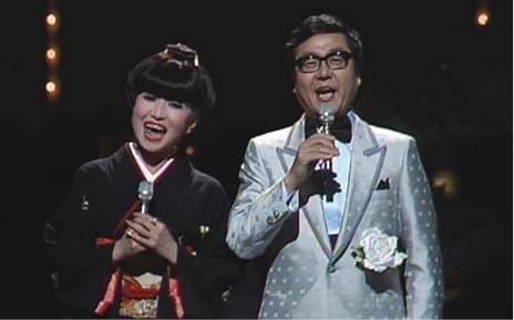 『第31回 NHK紅白歌合戦』（1980） 山川静夫アナウンサー（右）