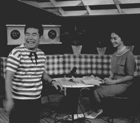 『夢であいましょう』（1961）渥美清（左） 中島弘子（右）