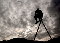 FROM EDGE　天と地を結ぶ技　アルメニア最後の綱渡り師　写真