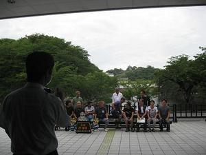 彦根城をバックに記念撮影