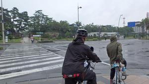高松駅から走り出したら、雨。。。