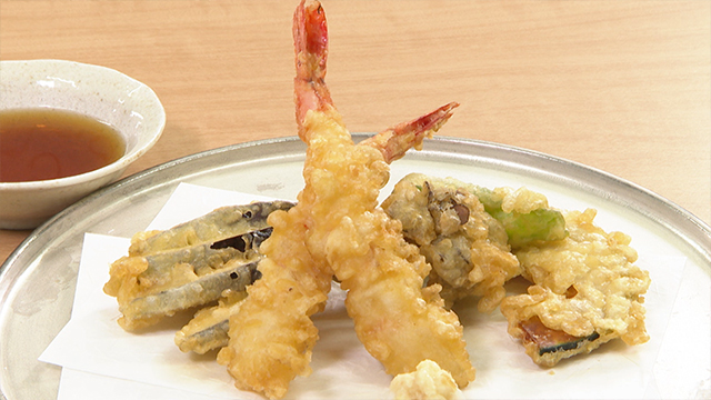 Fish from Tokyo Bay inspired Japan’s internationally famous dish of tempura. It originated as an Edo period version of fast food, and was sold exclusively at street stalls. It was a favorite among the people of Edo.