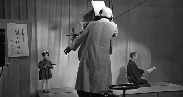 『謡と代用品』（1940） テレビ実験放送 カメラマンは白衣姿