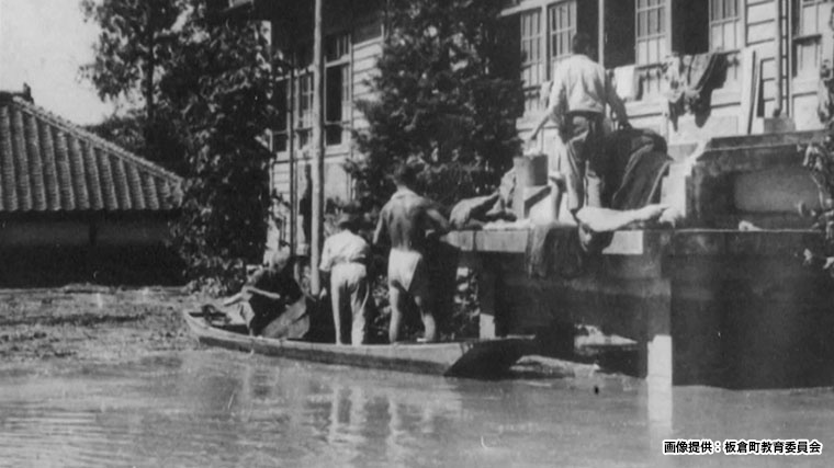 洪水の時に使う専用の舟で、人や物資、さらに家族同然の馬や牛も運びました。（画像提供：板倉町教育委員会）