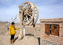 砂漠の迫る村で　中国 甘粛省