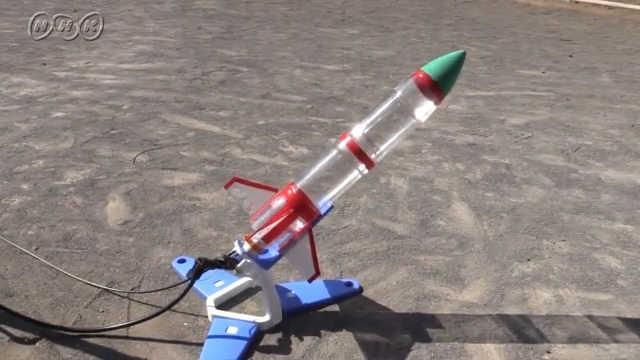 ペットボトルロケットの水の量を変えると？ | NHK for School