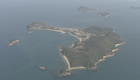 高松港から北東８キロにある離島・大島。島の平野一帯にハンセン病療養所が広がっている。
