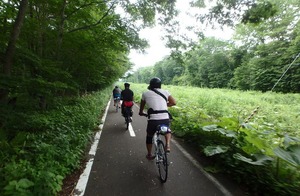 支笏湖公園自転車道を行く。