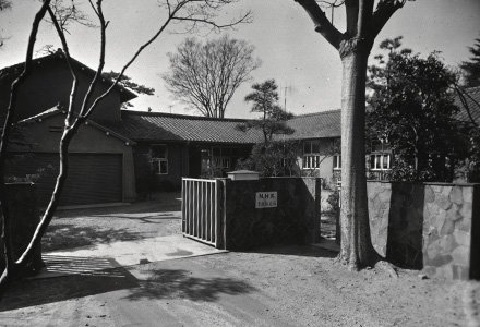 1952年（昭和27年）に興福寺境内へ移転した局舎