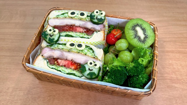 Green Veggies and Chicken Sandwich Bento