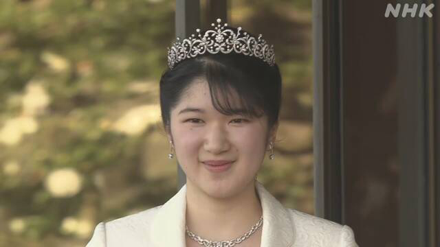 愛子さま 成年行事 ティアラや白いドレス姿 祝意に笑顔で一礼 | NHK ...