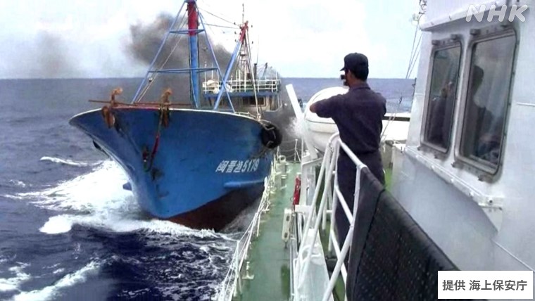 中国漁船が海上保安庁の巡視船に衝突