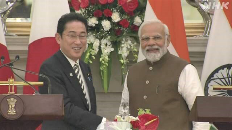 写真：握手する岸田首相とモディ首相