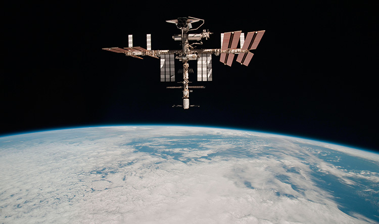 ISSとスペースシャトル・エンデバー(2011年)