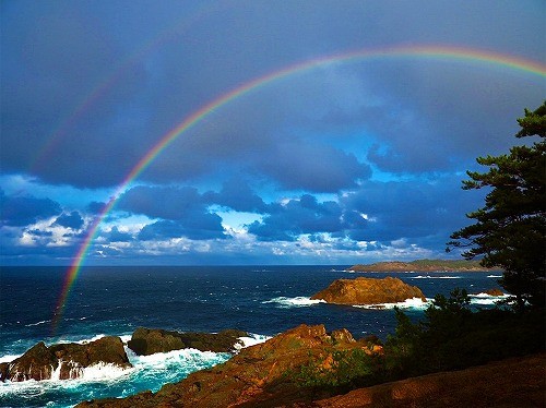 日御碕出雲松島に架かる虹