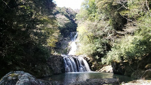 春の岩瀧寺(がんりゅうじ)の滝