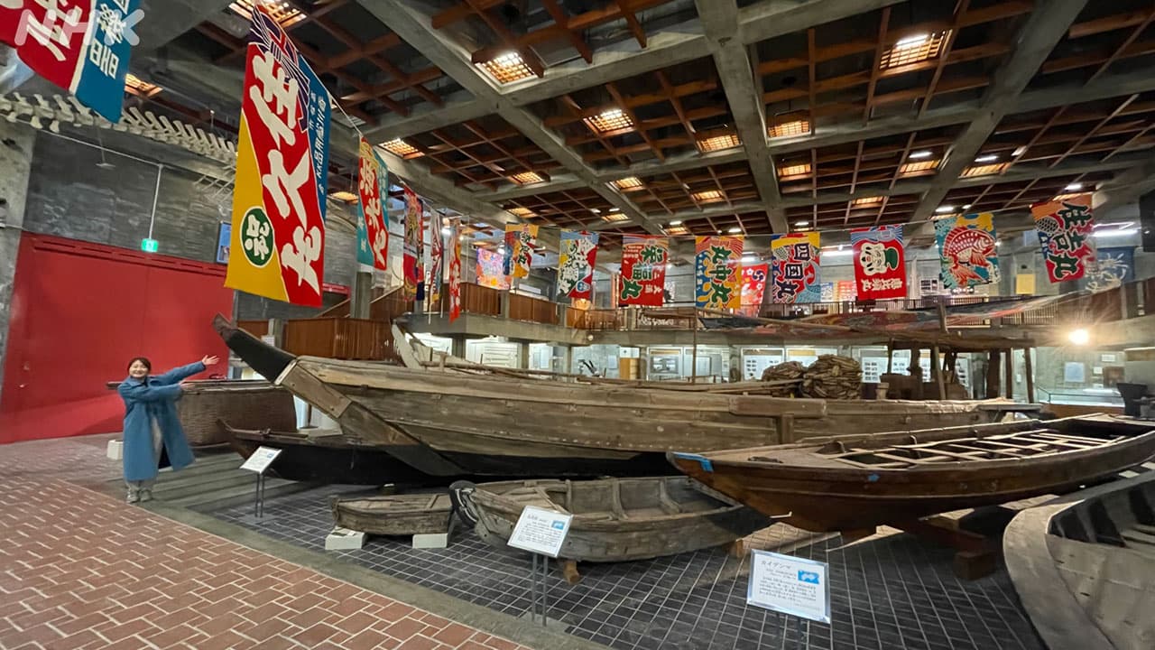 大漁旗と、実際に使われていた木船